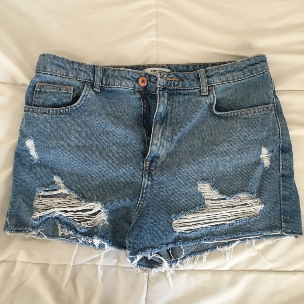 NWOT Forever 21 Highwaisted distressed jean shorts